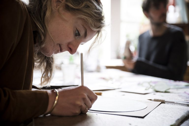 Handenarbeid: drawing lessons with Paulina